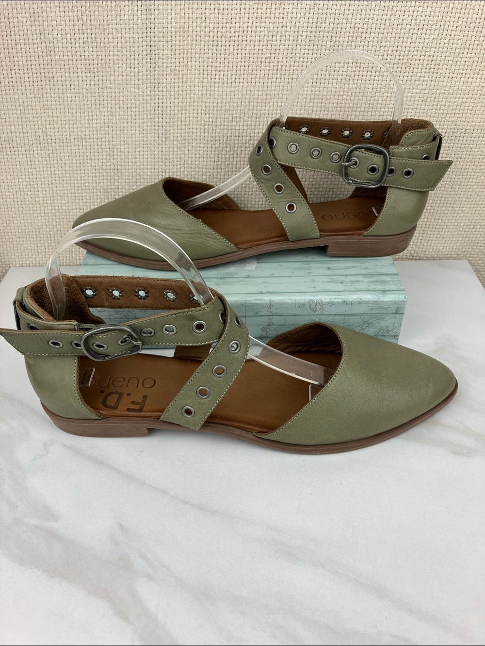 Bueno Becky Green Leather Flats Ankle Strap Size 41